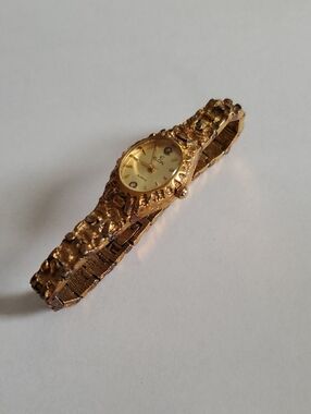 Vintage Elgin Gold nugget ladies watch.6" , Working.